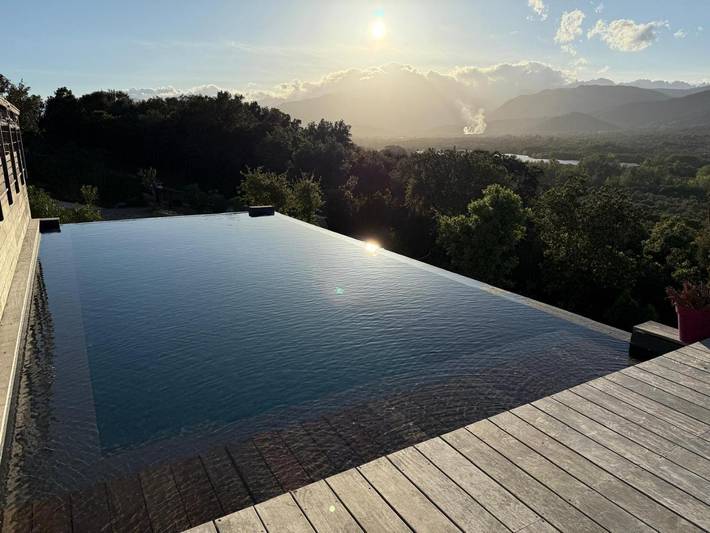 Gîte per 8 persone, con Terrazza e Giardino nonché Piscina e Panorama in Corsica