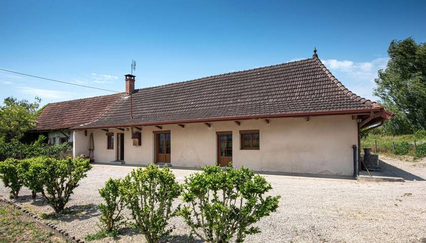 Gîte pour 5 personnes, avec jardin et terrasse, animaux acceptés à Flacey-en-Bresse