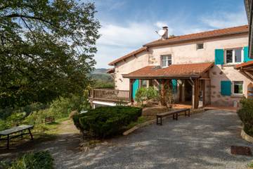Vacation Rental for 15 Guests in Saint-Jean-Saint-Maurice-sur-Loire, Roanne region, Picture 1