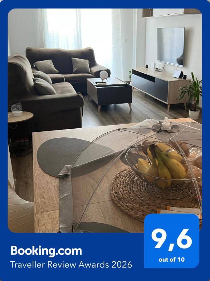 Apartamento para 5 personas, con vistas y piscina para niños además de jardín y piscina en El Ejido