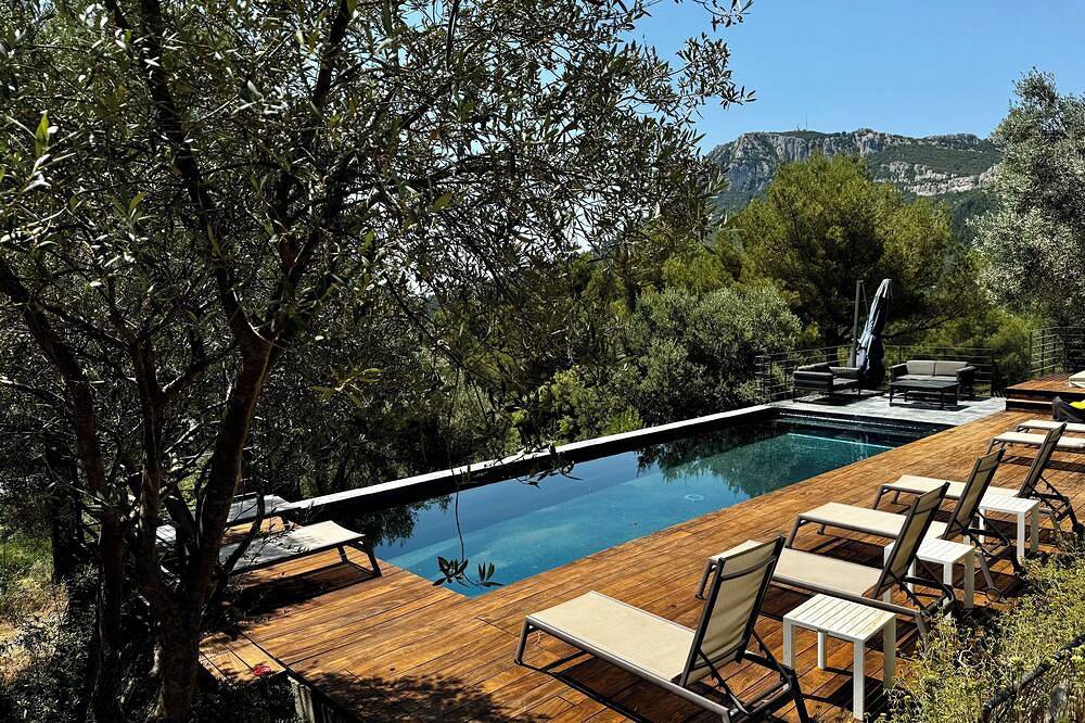 Villa Vespera for 10 persons with unobstructed view heated salt pool in Solliès-Ville, Toulon region