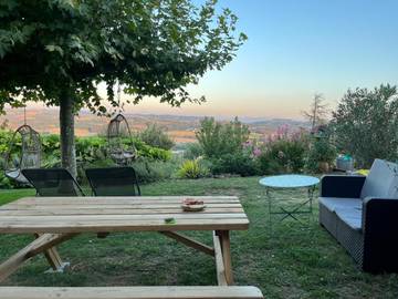 Gîte pour 3 personnes, avec vue et jardin à Châteauneuf-de-Galaure