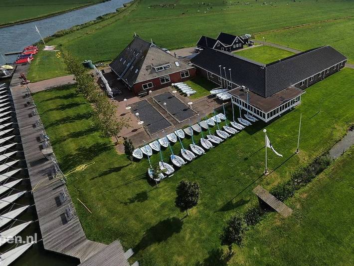 Ferienhaus für 60 Personen, mit Seeblick und Terrasse sowie Balkon/Terrasse in Lemmer