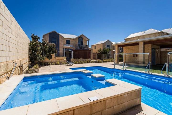 Aparthotel para 8 personas, con balcón y piscina - 1