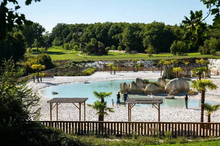 Camping für 10 Personen, mit Terrasse in Vienne