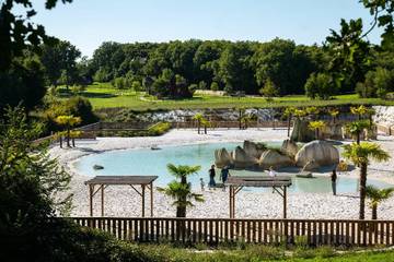 Camping pour 10 personnes, avec terrasse à Vienne (France)