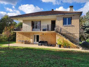 Gîte pour 4 personnes, avec jardin à Gourdon