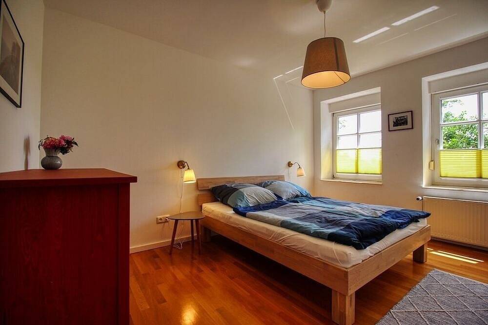 Ganze Wohnung, Wohnung mit Wintergarten im Ferienhaus Makrele von 1877 in Sundhagen, Stralsund Umland