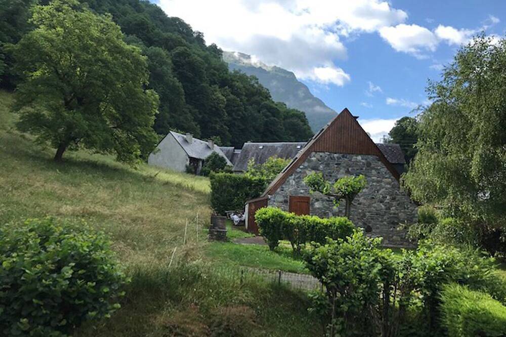 Pretty Chalet with garden in Luz-Saint-Sauveur, Nationalpark Pyrenäen