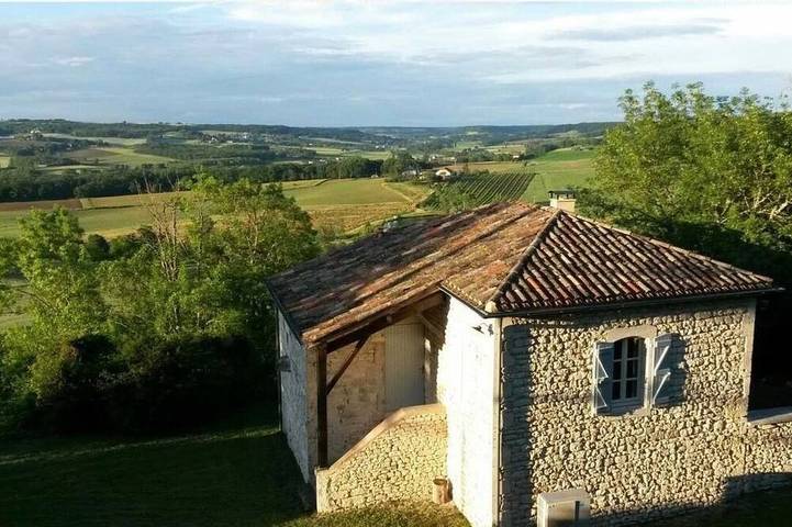 Location de vacances pour 4 personnes, avec terrasse et jardin, animaux acceptés à Saint-Laurent-Lolmie