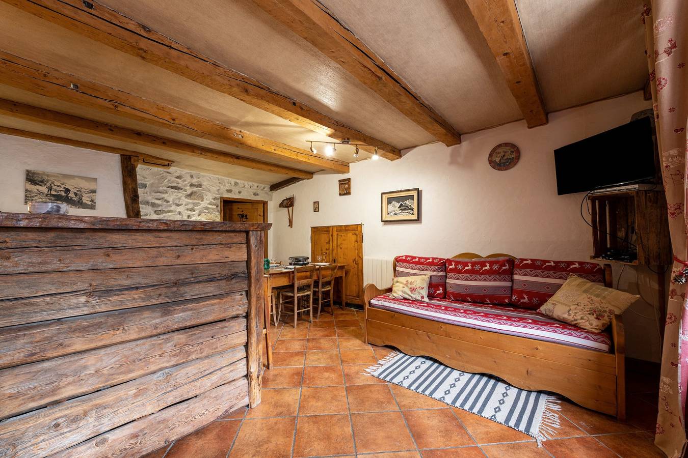 Estudio entero, Apartamento estudio "2-4 Personnes" con vistas a la montaña, terraza privada y Wi-Fi in Beaufort (Rhône-Alpes), Albertville region