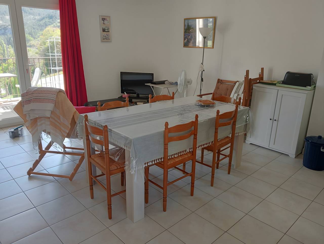 Apartamento entero, Apartamento 'Résidence Ventoux Revitalisation' con vistas a la montaña, balcón y Wi-Fi in Reilhanette, Región de Nyons