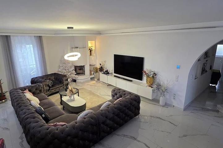 Ferienwohnung für 4 Personen, mit Balkon und Whirlpool sowie Garten in Fürth