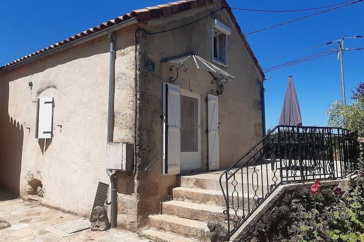 Location de vacances pour 6 personnes, avec terrasse, animaux acceptés à La Couvertoirade