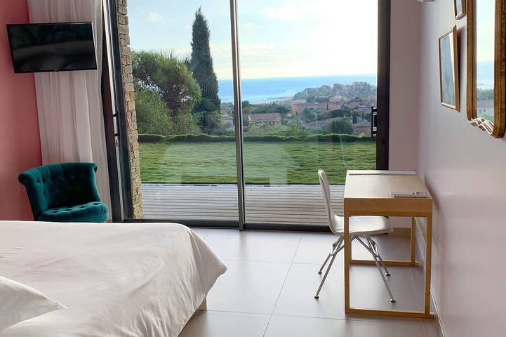 Ganze Wohnung, 5* Apartment in Villa mit Meerblick, exklusiver Pool, Klimaanlage, All Inclusive in Carqueiranne, Mittelmeerküste (Frankreich)