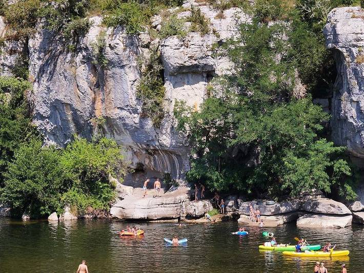 Camping pour 6 personnes, avec bassin pour enfant à Berrias-et-Casteljau - 4