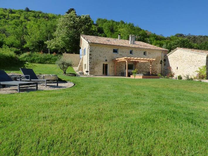 Location de vacances pour 6 personnes, avec jacuzzi et jardin à Roche-Saint-Secret-Béconne - 2