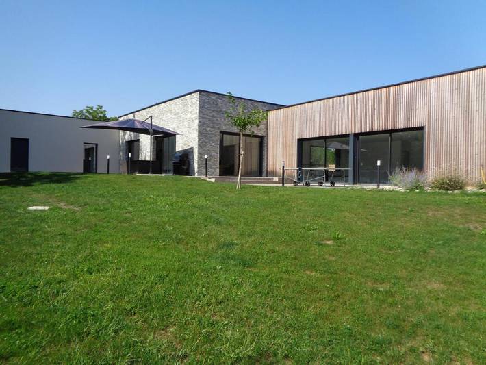 Chalet para 9 personas, con jacuzzi y terraza además de piscina y jardín, Se admiten mascotas - 1