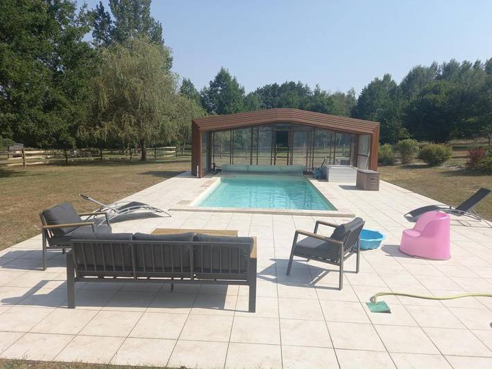 Maison d’hôte pour 4 personnes, avec terrasse et piscine ainsi que vue et jardin à Le Grand-Lucé