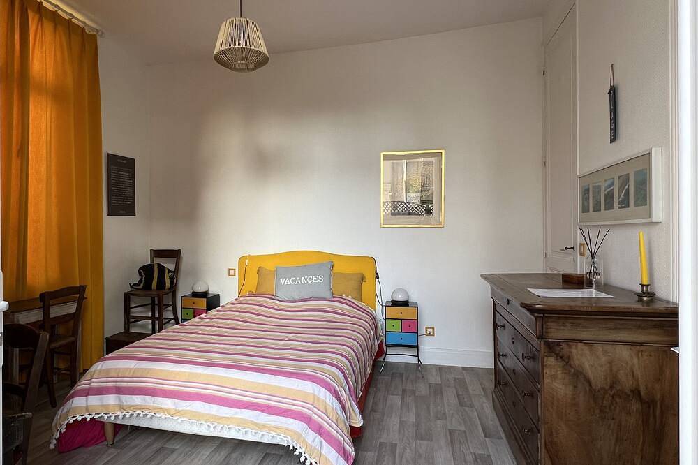 Chambre sur la Falaise de Pontaillac au Pied de la Plage in Vaux-sur-Mer, Côte de Beauté