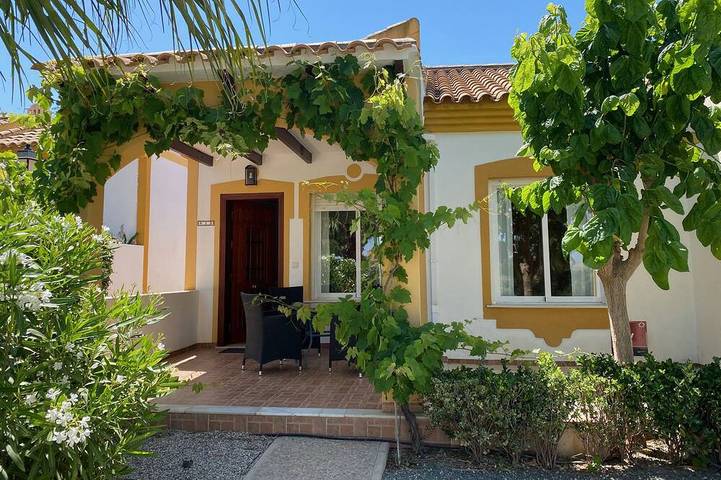 Villa für 4 Personen, mit Garten und Pool, mit Haustier