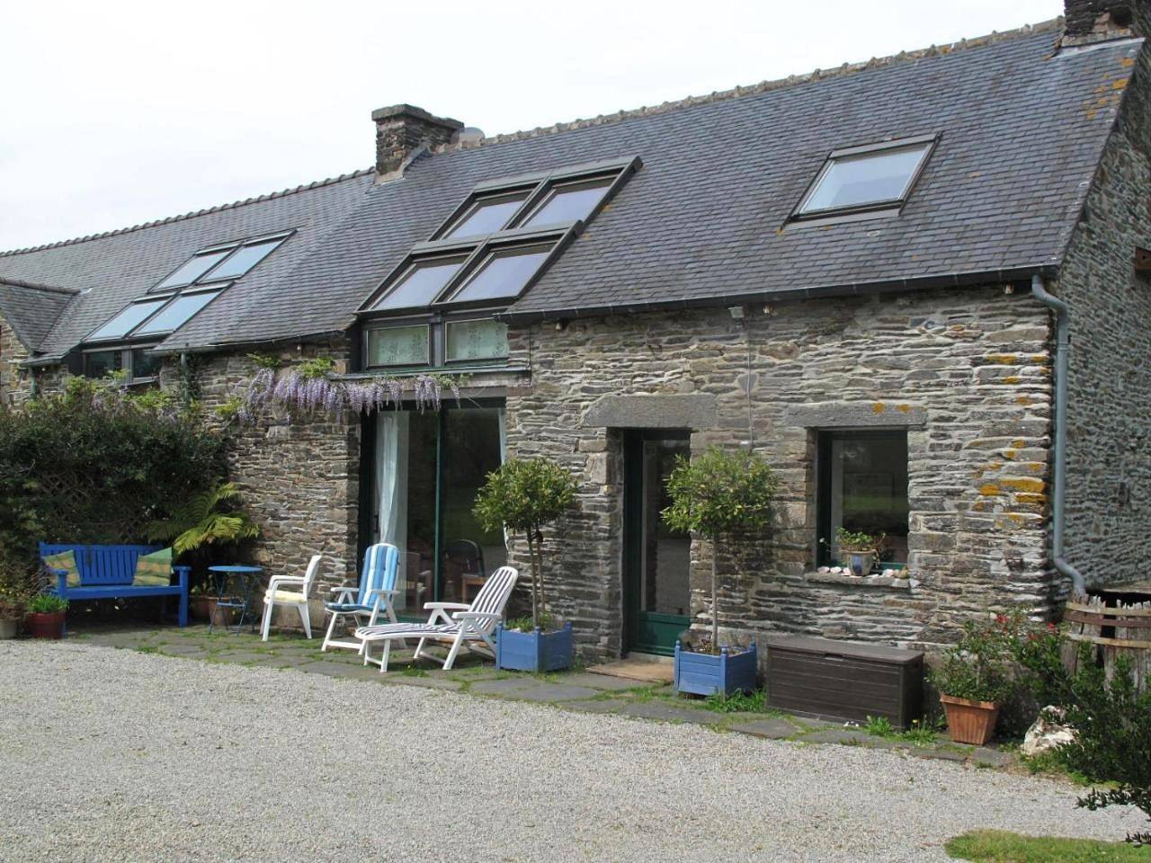 Holiday Home in Bon Repos sur Blavet, Région de Guingamp