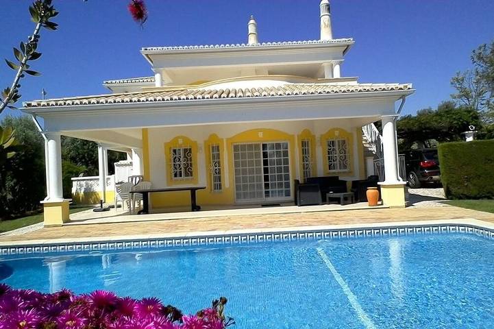 Villa für 8 Personen, mit Balkon und Garten - 1