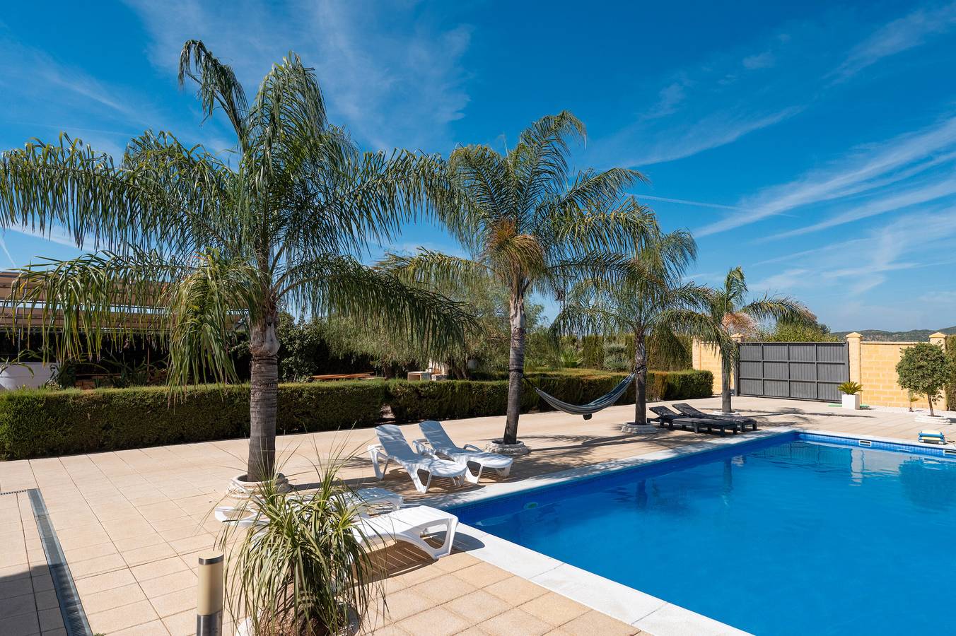 Casa Vacacional 'Oasis' con Piscina Privada, Wi-Fi y Aire Acondicionado in Lora del Río, Provincia de Sevilla