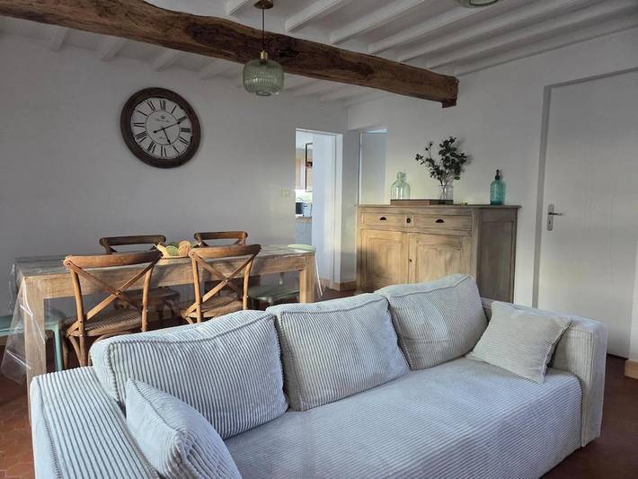 Location de vacances pour 6 personnes, avec Jacuzzi ainsi que Terrasse et Vue à Rue (homonymie)