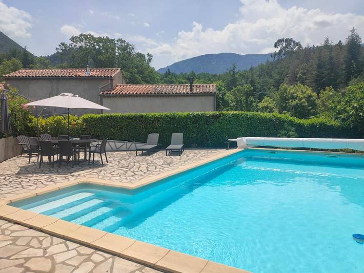 Appartement de vacances pour 2 personnes, avec vue ainsi que piscine et terrasse