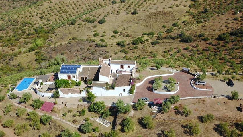 Casa de huéspuedes para 2 personas, con Jacuzzi y Terraza además de Jardín y Piscina en Montoro 
