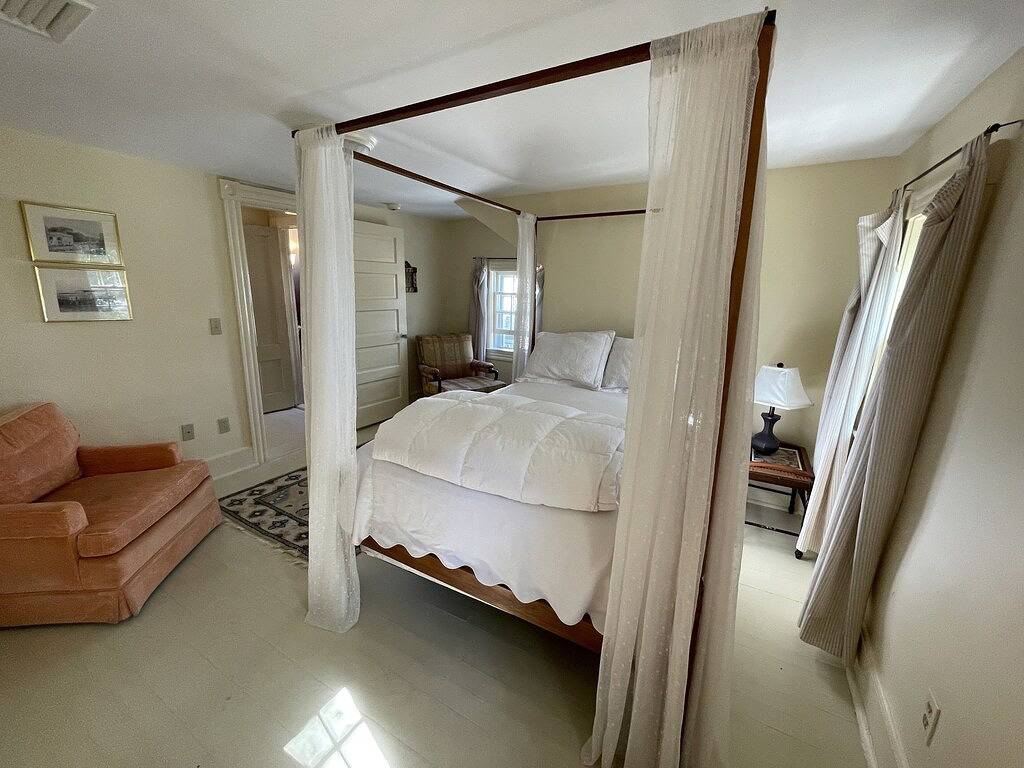 Ganze Wohnung, Apartment in historischem Seehafenhaus mit Hafenblick in Bristol (RI), Bristol County