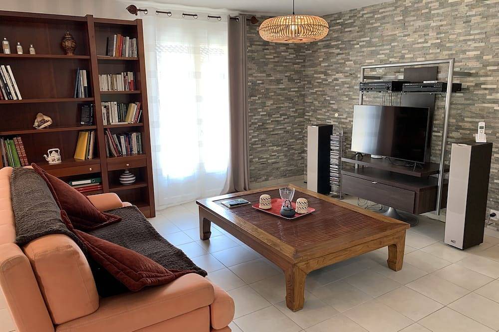 Nice, quiet house with swimming pool and air conditioning in Orange, Vaucluse