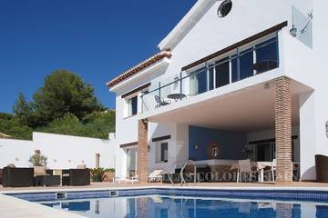 Villa für 8 Personen, mit Whirlpool und Pool sowie Terrasse an der Costa Tropical