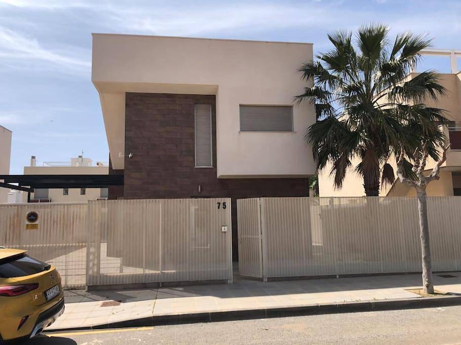 Three-Bedroom House in Torre de la Horadada, Pilar de la Horadada