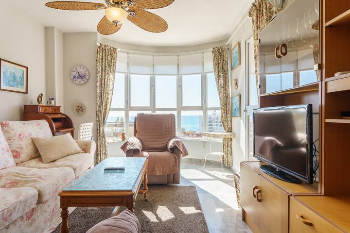 Entire apartment, Apartamento "Lance del Sol" with Outdoor Pool, Garden, Balcony & Wi-Fi in Los Boliches, Fuengirola