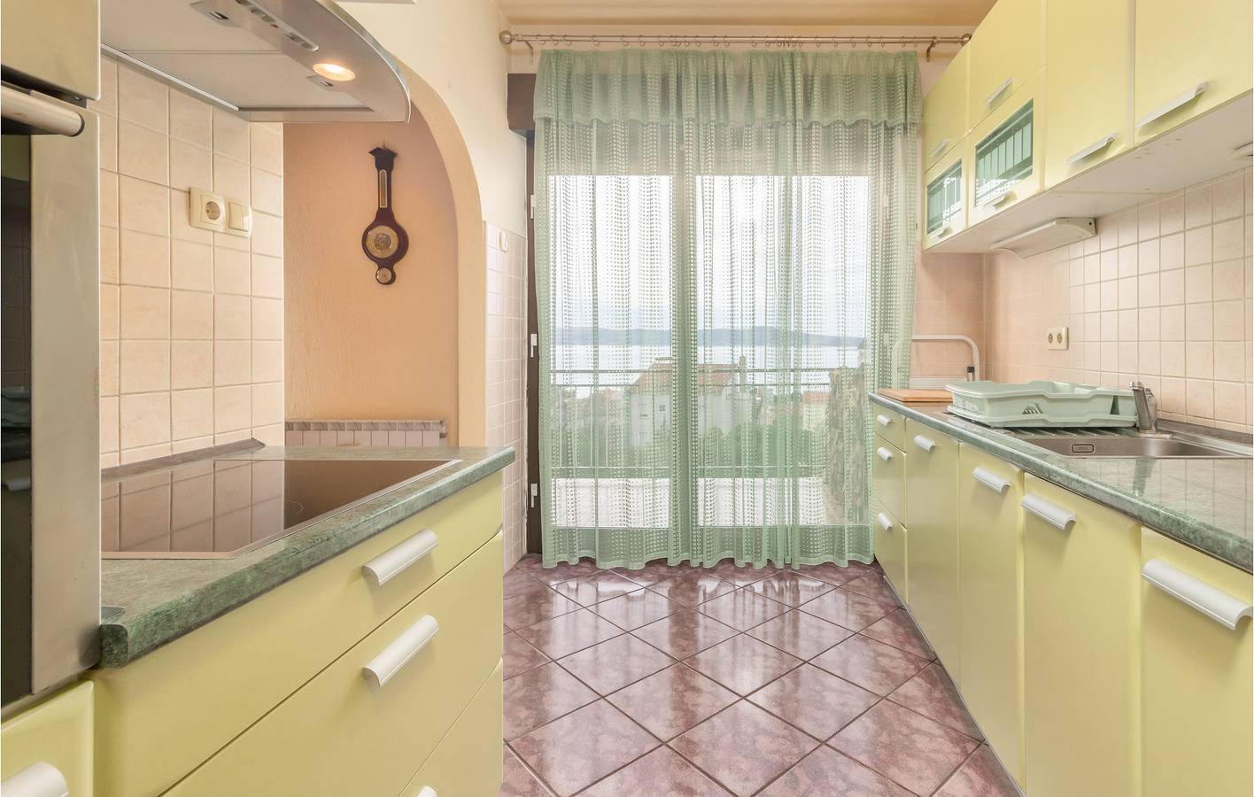 Geheel vakantieappartement, Gezellig appartement met 2 slaapkamers, terras, wifi en toegang tot het strand op 600 meter afstand in Crikvenica, Primorje-Gorski Kotar
