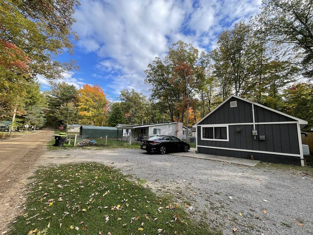 Private Hot Tub Cabin Higgins Lake-Fire Pit-Pet Friendly-Walk to Beach in Higgins Lake