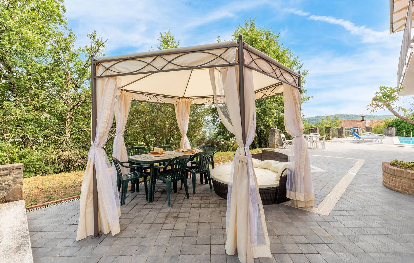 Capolona Oasis - Wohnung 1km zum Stadtzentrum mit Pool & Garten in Capolona, Casentino