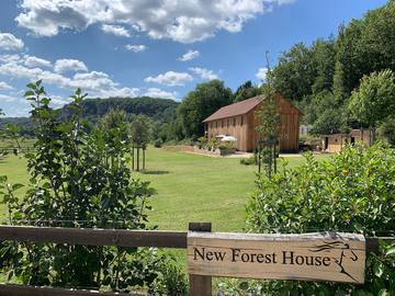 Gîte pour 2 personnes, avec jardin ainsi que jacuzzi et terrasse, animaux acceptés à Les Eyzies-de-Tayac-Sireuil