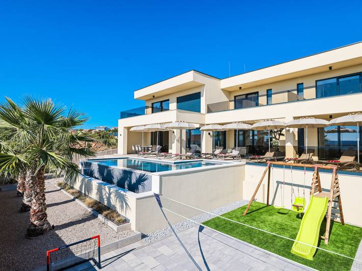 Ferienhaus für 10 Personen, mit Balkon und Terrasse in Jasenice