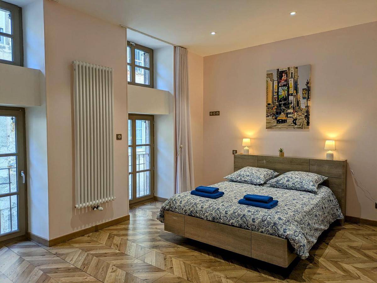 Five-Bedroom House in Saint-Gengoux-le-National, Région de Mâcon