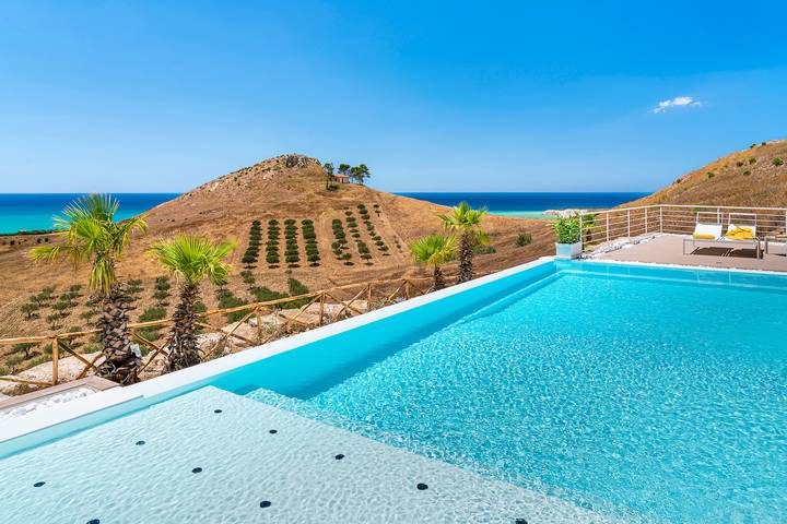 Villa for 8 people, with terrace and yard - 1