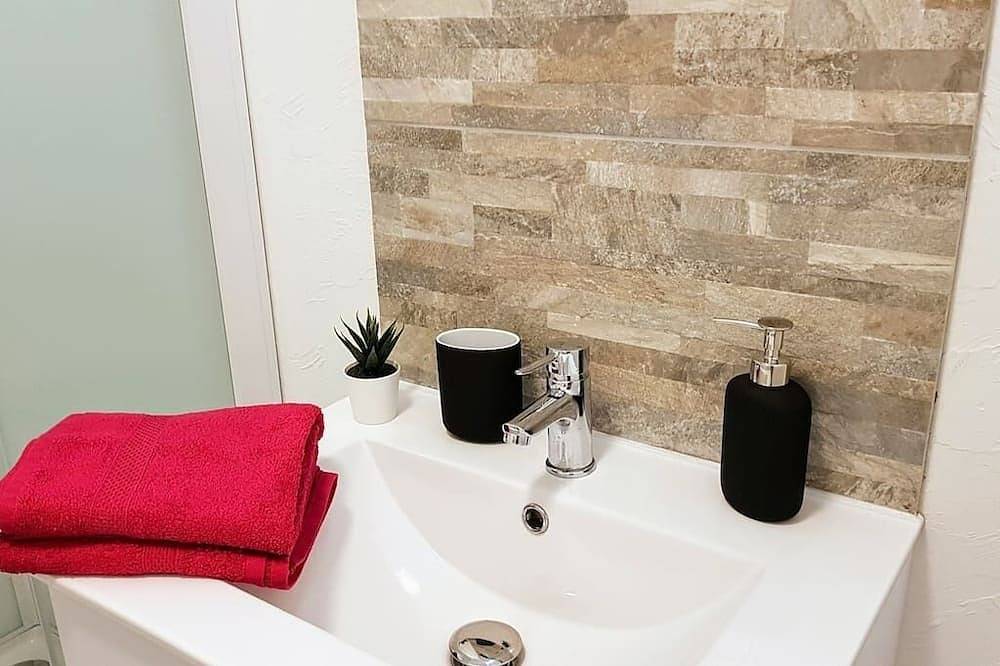 Entire apartment, ★ Cozy ★ Quiet ★ City centre ★ Easy Parking ★ Wifi ★ in Le Puy-en-Velay, Haute-Loire