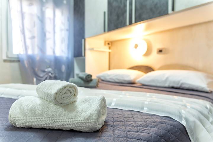 Room 'Camera Deluxe Doppia Con Letti Singoli' with Wi-Fi and Air Conditioning in Nulvi, Sassari Province