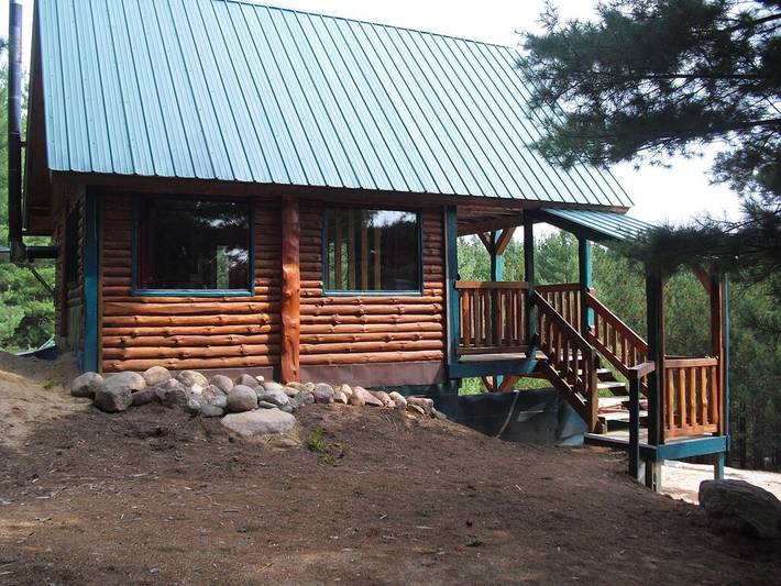 Log cabin for 5 people, with balcony in Adirondack Mountains