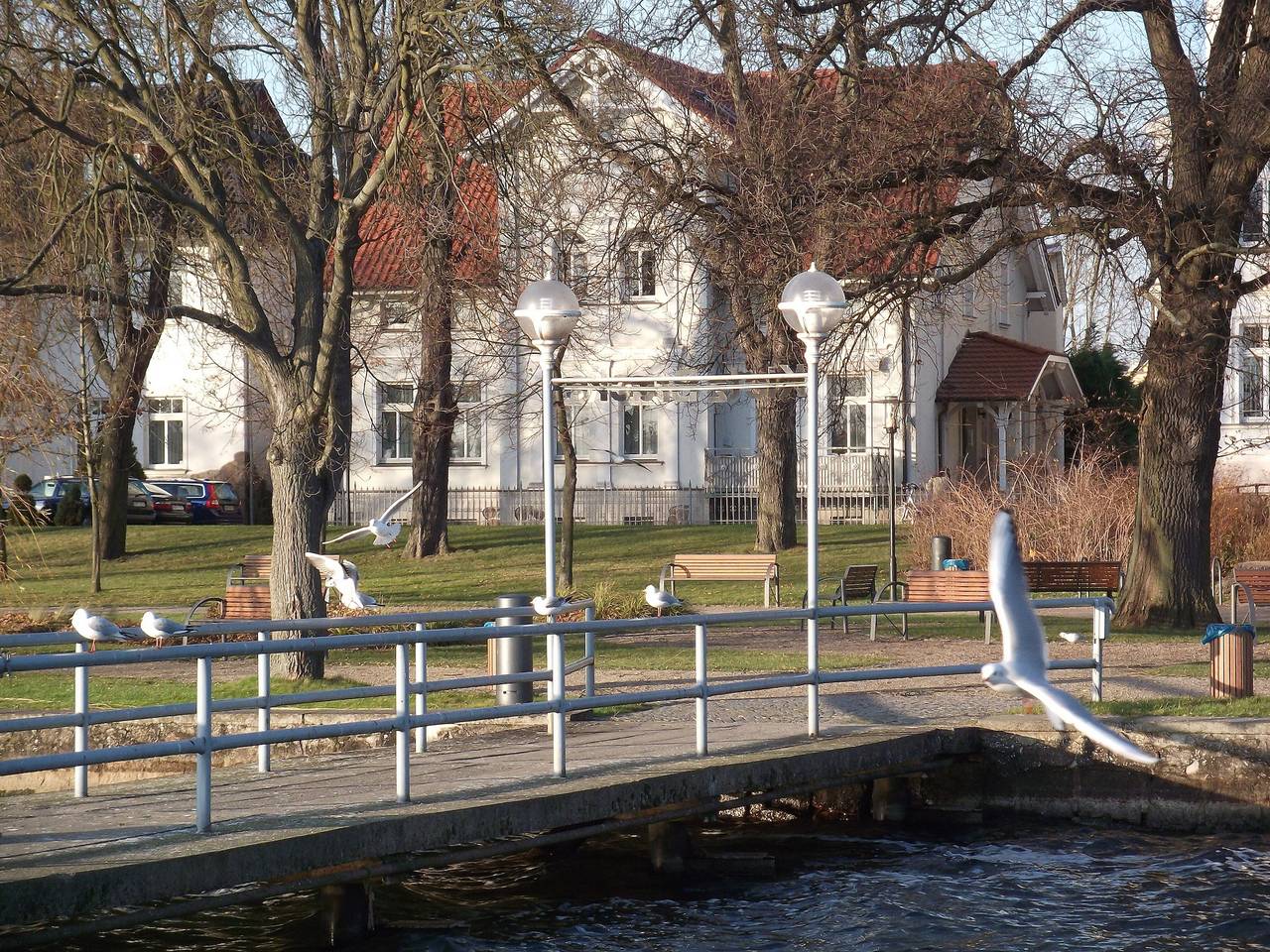 Apartamento entero, Apartamento 'Fewo "Herrensee" An Der Kietzbrücke' con vistas al lago, jardín compartido y Wi-Fi in Waren (Müritz), Lago Müritz