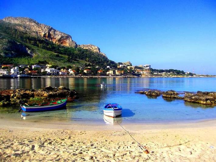 Gîte pour 6 personnes, avec terrasse à Sferracavallo - 4