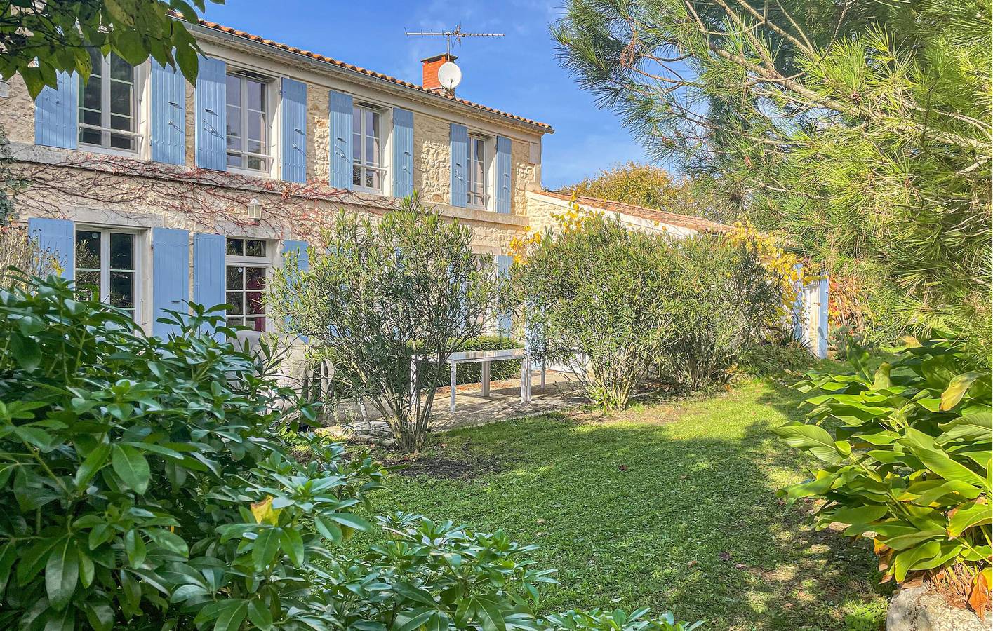 Charmantes Apartment mit Pool und Flussblick in Tonnay-Charente, Rochefort und Umgebung