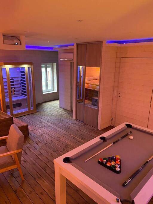 Gîte pour 2 personnes, avec balcon ainsi que jacuzzi et sauna à Aubière